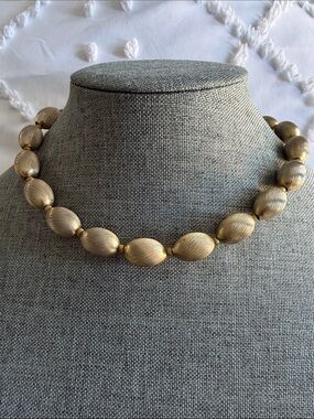 Vintage gold tone metal oval bead choker necklace